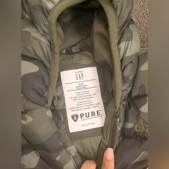 New GAP baby snowsuit - Picture 2 of 4